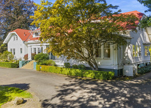 20+ ACRES | MAIN RESIDENCE/POOL & TENNIS CARRIAGE HOUSE | GUEST HOUSE BARN 